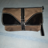Pochette da donna con finiture di colore nero