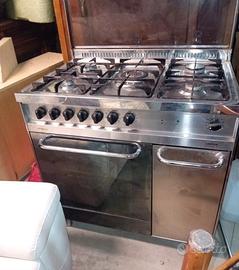 cucina a gas con forno Lofra in acciaio inox