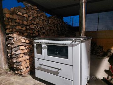 Stufa a legna con forno
