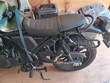 Honda CL 500 danneggiato. 