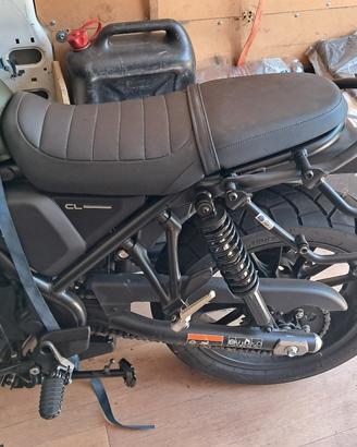 Honda CL 500 danneggiato. 