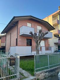 Villetta indipendente, otto posti letto