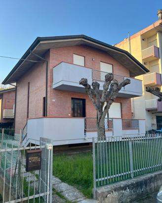 Villetta indipendente, otto posti letto