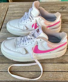 Scarpe Nike -  bianche con logo rosa – Taglia 38