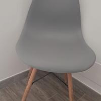 4 Sedie pari al nuovo