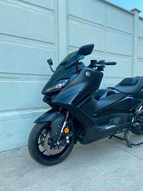 TMAX 560