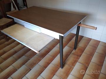 tavolo (con accessori) abbinato con 6 sedie