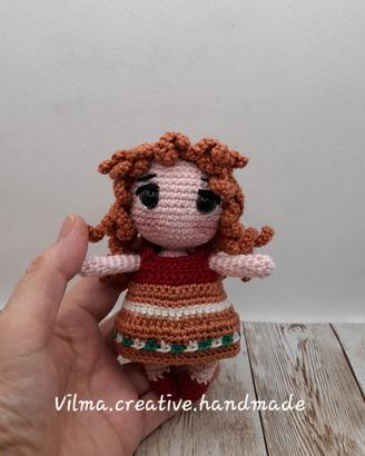  Bambolina con 2 vestiti. Artigianale