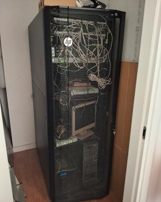HP 42U SERVER RACK