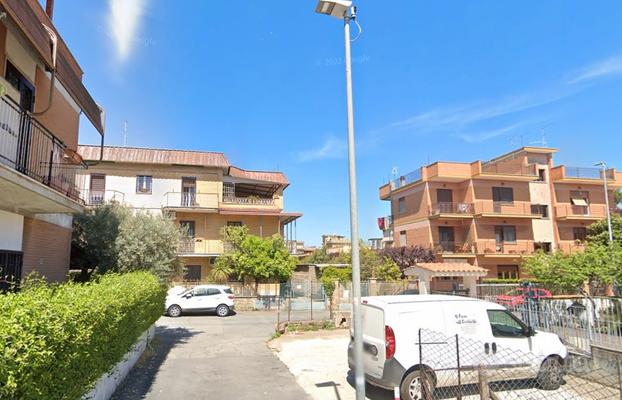 Grotte Celoni Trilocale Con Balcone