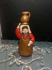 Donna con anfora presepe THUN