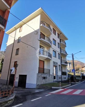 2 LOCALI A TRAVES