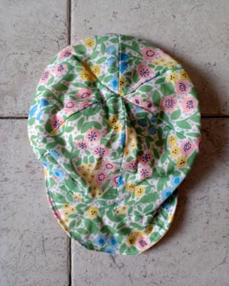 Cappellino nuovo per bambino