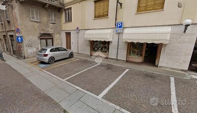 NEGOZIO A TORTONA