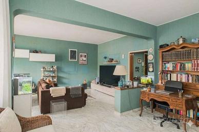 Appartamento di 145 m² con più di 5 locali e box a