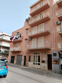 Appartamenti più magazzino in centro