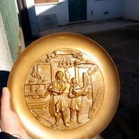 piatto di ottone vintage 