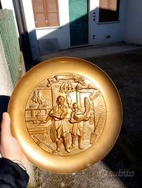 piatto di ottone vintage 