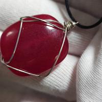 Collana handmade "Nodo Scarlatto" con Pietra Rossa