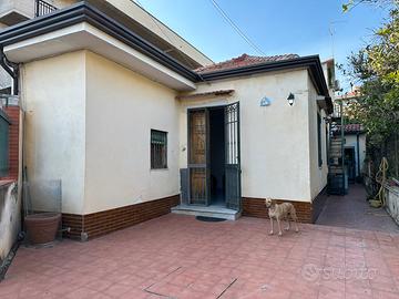 Casa singola con cortile