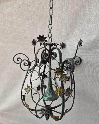 Lampadario in ferro battuto 