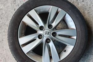 Cerchi in lega Hyundai 16" con gomme estive