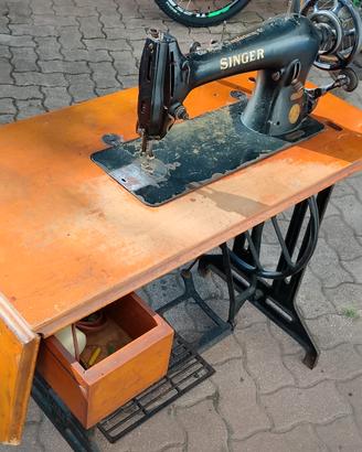 splendida macchina da cucire vintage SINGER