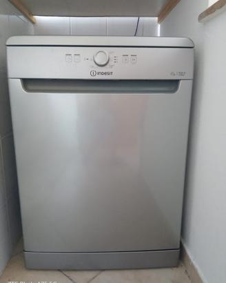Lavastoviglie Indesit come nuova