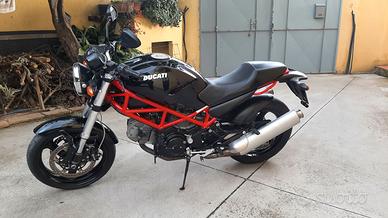 Ducati Monster 695
