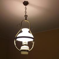 Lampadario da antico lume a petrolio