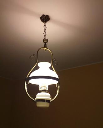 Lampadario da antico lume a petrolio