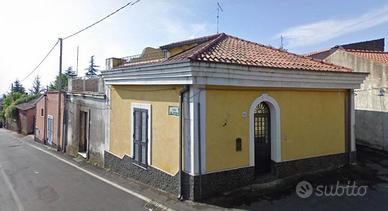 Rif.SIM102- casa ind. trecastagni