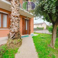 MIRA PORZIONE DI TESTA CON GIARDINO