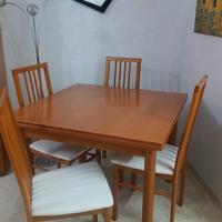 Tavolo con sedie 