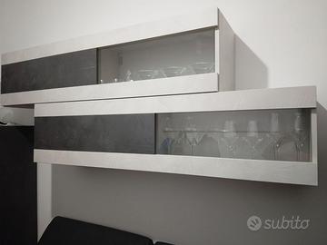 2 Belle vetrine a muro 2 vetrine a torre bicolore.