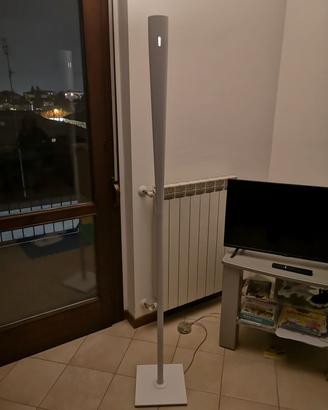 Lampada da terra di design bianca,Oluce Do With 3