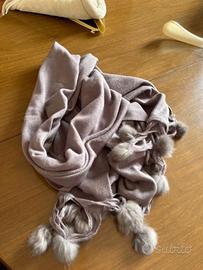 Sciarpa morbida con pompon