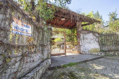 VILLA SINGOLA A PALOMBARA SABINA