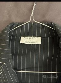 Tailleur gessato con gonna