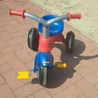 triciclo e bicicletta per bambini