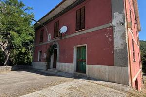 Casa indipendente di 21830 m² con più di 5 locali 