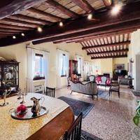 ATTICO PAZZESCO CON TRAVI A VISTA