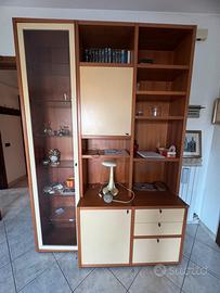 Mobile ingresso e piccola credenza