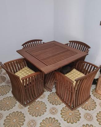 Tavolo da esterno in rovere