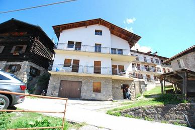 Casa indipendente di 296 m² con 5 locali e box aut