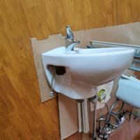 Bidet sospeso con rubinetto