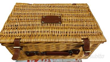 Servizio Pic Nic cesto in vimini con posate ecc.