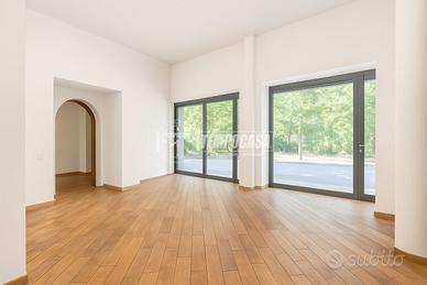 Negozio a Milano Viale Corsica 3 locali