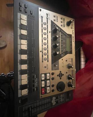 Roland Mc 307
