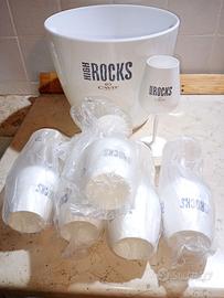 Secchiello + 6 calici in plastica per cocktail.